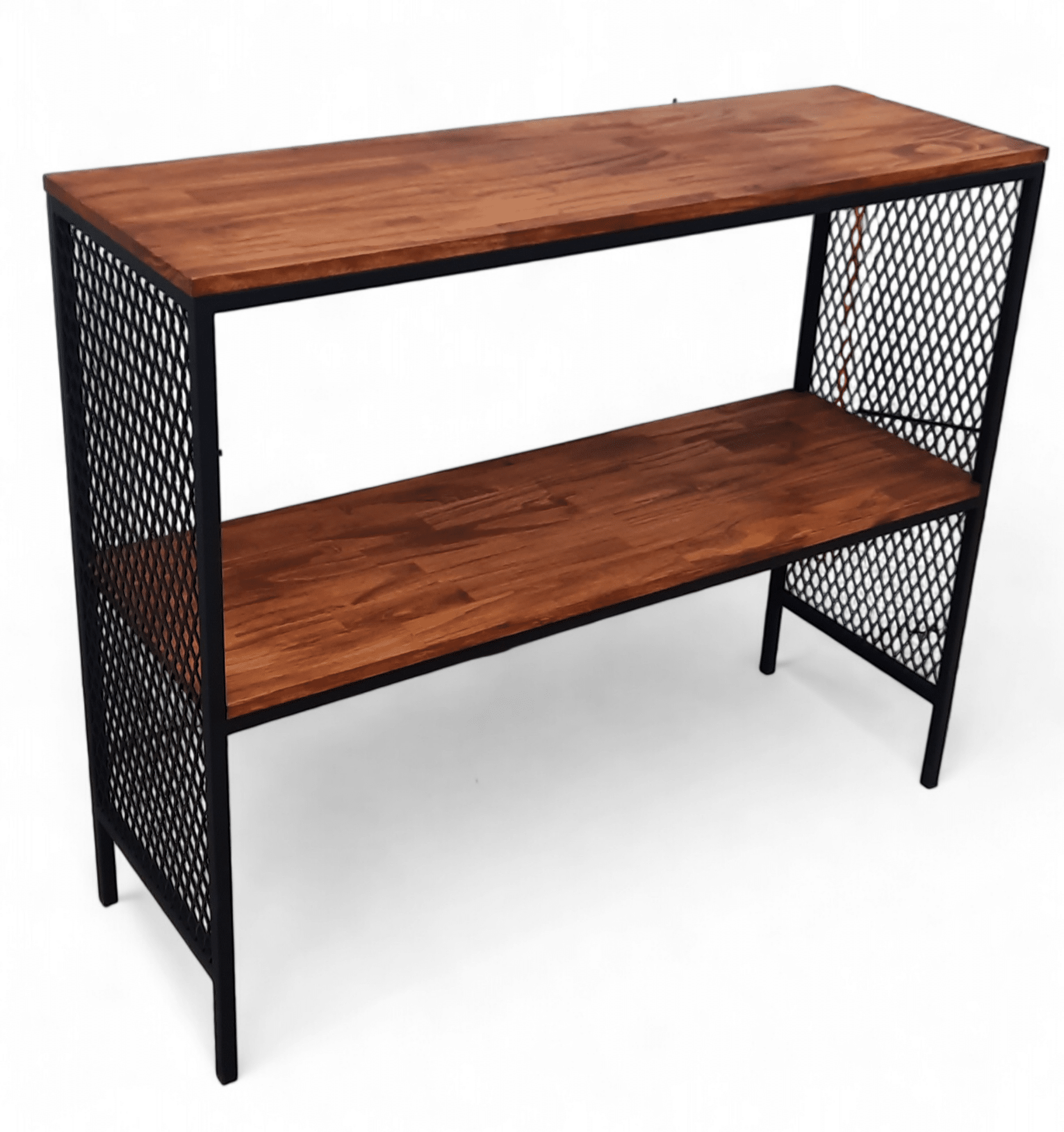 Mesa de madera con estantes y laterales de metal negro en diseño de rejilla.