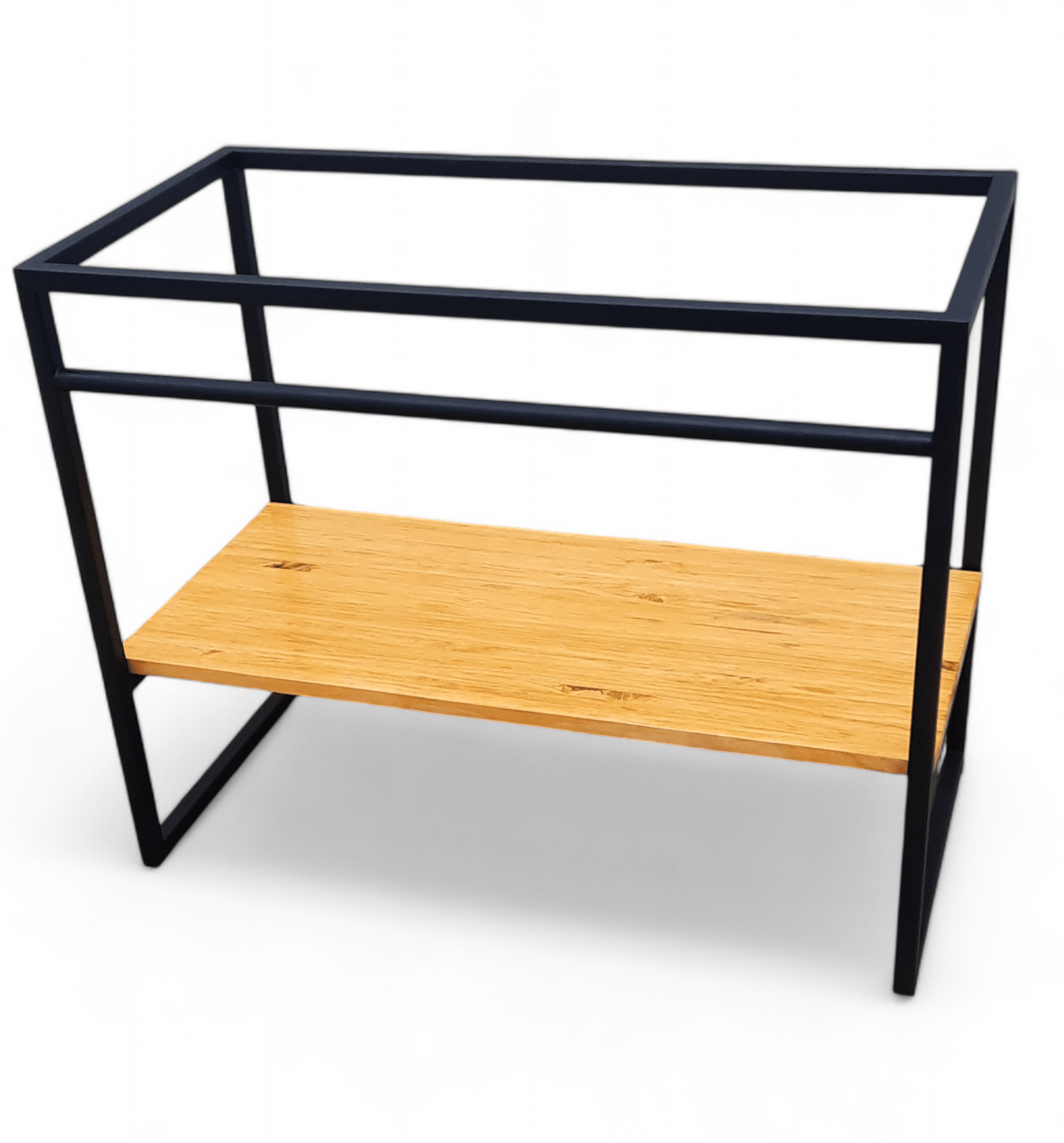 Mesa moderna con estructura metálica negra y estante de madera.