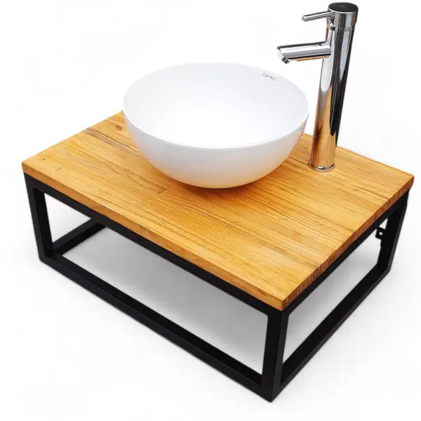 Lavabo moderno de encimera de madera con lavabo blanco y grifo cromado.