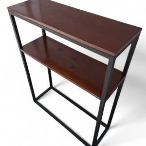 Mesa auxiliar de dos niveles con base de metal negro y superficies de madera oscura.