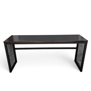 Mesa de comedor rectangular con tablero de madera oscura y patas en metal negro con diseño de malla, estilo moderno e industrial.