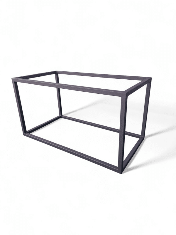 Estructura metálica rectangular para mesita de hormigón, ideal para crear un mueble moderno y resistente, perfecta para interiores o exteriores en decoración contemporánea.