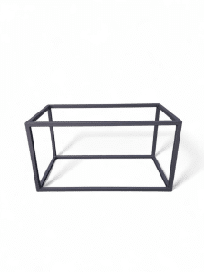 Estructura metálica minimalista para mesita de hormigón, ideal para interiores modernos. Proporciona soporte estable y añade un toque industrial al espacio. Perfecta para salas de estar.