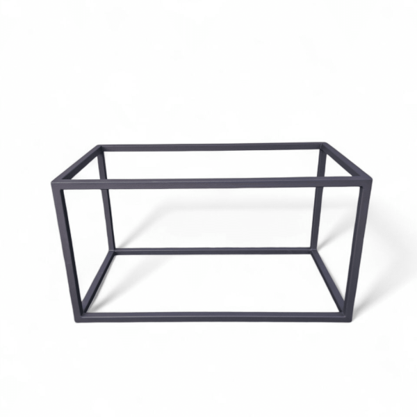 Estructura metálica minimalista para mesita de hormigón, ideal para interiores modernos. Proporciona soporte estable y añade un toque industrial al espacio. Perfecta para salas de estar.