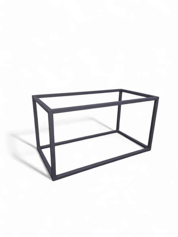 Estructura metálica rectangular minimalista para mesita de hormigón. Ideal para sostener una encimera resistente en espacios modernos.