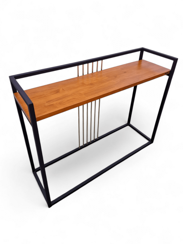 Mesa de recibidor moderna con diseño dorado y estructura metálica negra. Ideal para decorar la entrada con un estilo elegante y contemporáneo.