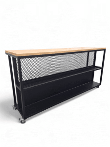 Barra de cocina isla con estructura metálica negra y superficie de madera. Ideal para preparar alimentos o como espacio adicional de trabajo y almacenamiento en tu cocina.
