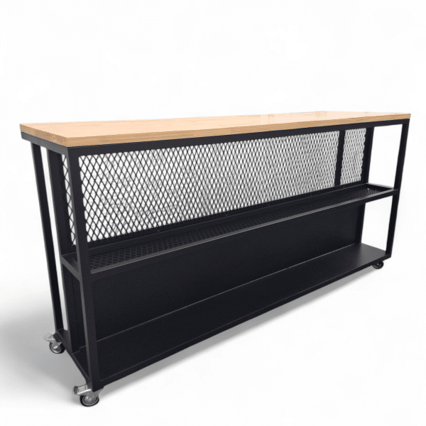 Barra de cocina isla con estructura metálica negra y superficie de madera. Ideal para preparar alimentos o como espacio adicional de trabajo y almacenamiento en tu cocina.