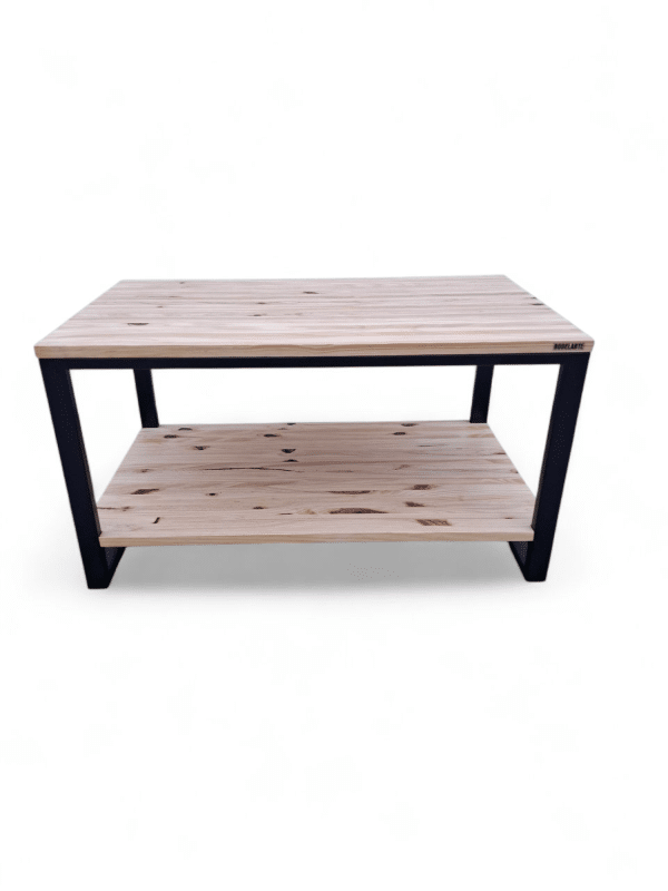 Mesa de centro moderna de madera con estructura metálica negra, ideal para el salón. Proporciona espacio extra con su estante inferior. Perfecta para organizar y decorar tu sala de estar.