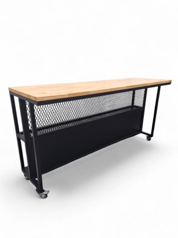 Barra de cocina isla moderna con superficie de madera y estructura metálica. Ideal para crear un espacio funcional y versátil en la cocina, equipada con ruedas para fácil movilidad.
