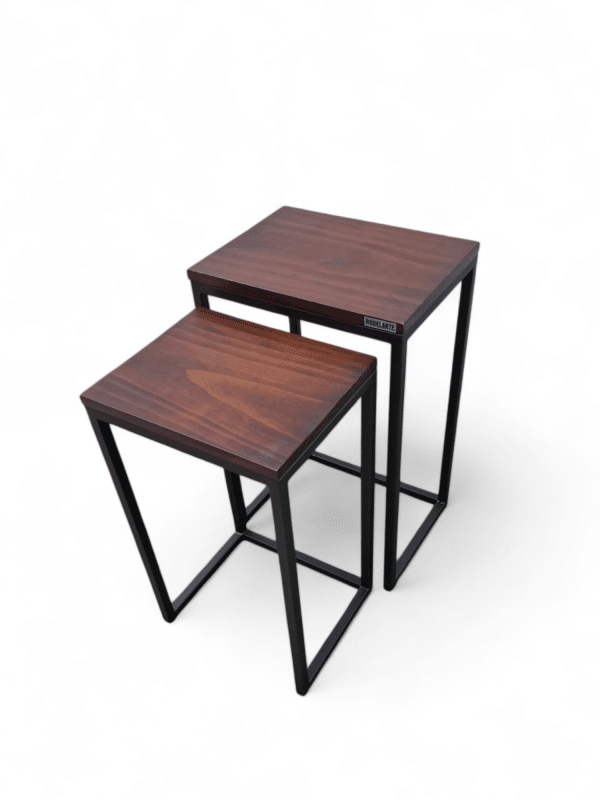 Mesitas nido de madera y metal, ideales para optimizar espacio en salas o habitaciones modernas. Diseño elegante y funcional para decoración y uso diario.