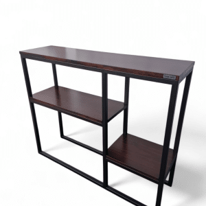 Mesa de entrada moderna con estructura metálica negra y estantes de madera oscura, ideal para el recibidor; perfecta para decorar con plantas, libros o elementos decorativos.