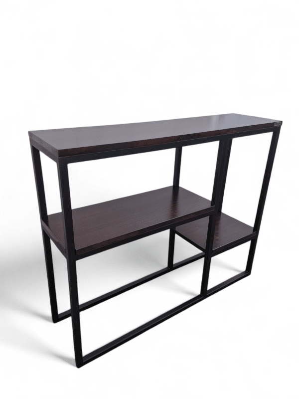Mesa de entrada moderna de madera oscura, diseño minimalista con dos estantes, ideal para decorar y almacenar en recibidores.
