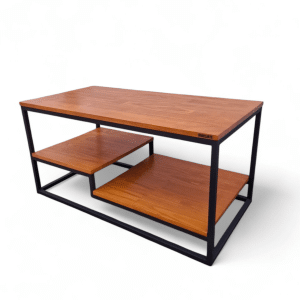 Mesa ratona de dos niveles con estructura de metal negro y superficie de madera, ideal para sala de estar, ofrece almacenamiento adicional y un diseño contemporáneo.