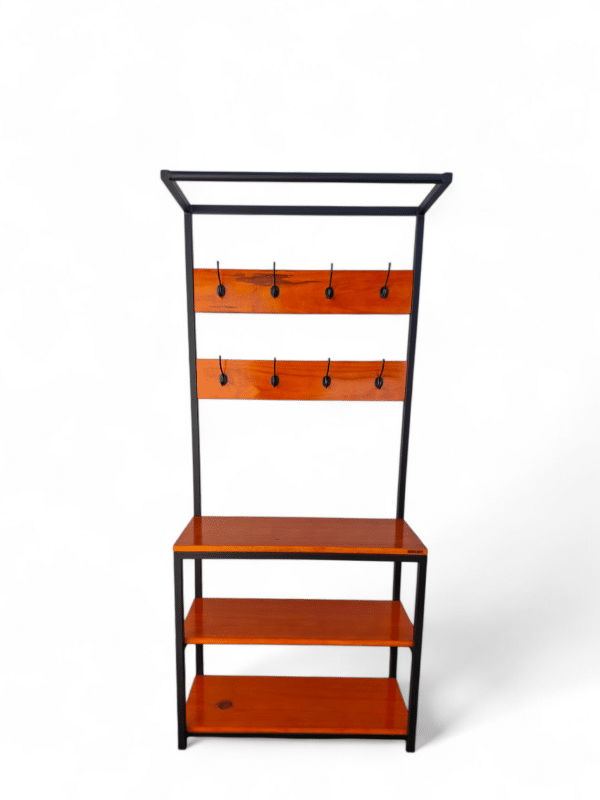 Perchero recibidor de metal y madera, con seis ganchos y estantes inferiores para calzado. Ideal para organizar ropa y accesorios en la entrada del hogar.