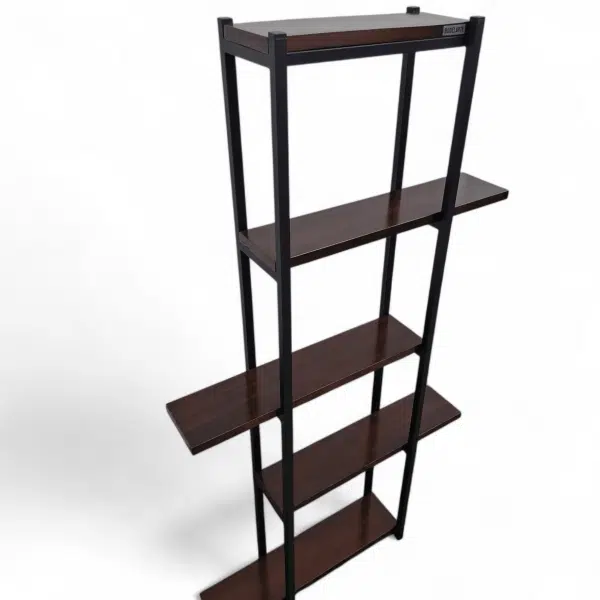 Repisa moderna de metal y madera con varios niveles, ideal para exhibir macetas y plantas en espacios interiores, combinando diseño funcional y elegante para hogar u oficina.