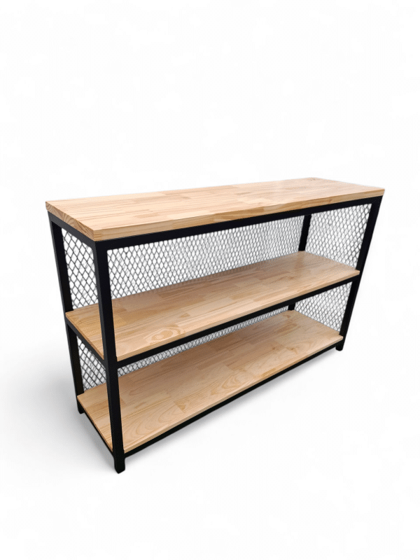 Mesada recibidor de madera con estructura metálica, de tres niveles. Ideal para organizar objetos y decorar la entrada del hogar. Diseño funcional y moderno.