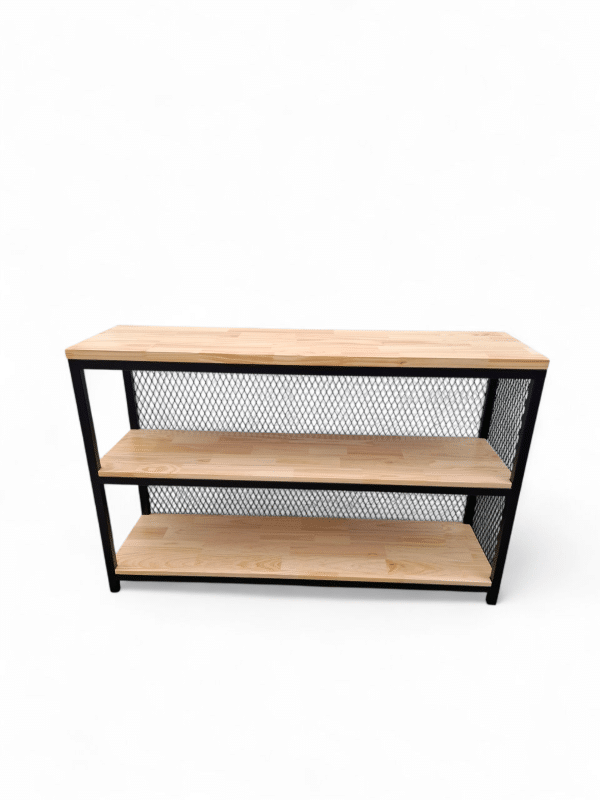 Mesa recibidor moderna con estantes de madera y estructura metálica negra. Ideal para decorar la entrada y organizar objetos pequeños. Diseño minimalista y funcional.