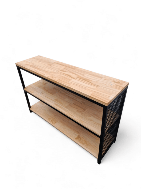 Mueble recibido tipo mesada con estructura de metal negro y superficies de madera clara. Ideal para organizar y decorar la entrada de la casa con funcionalidad y estilo moderno.