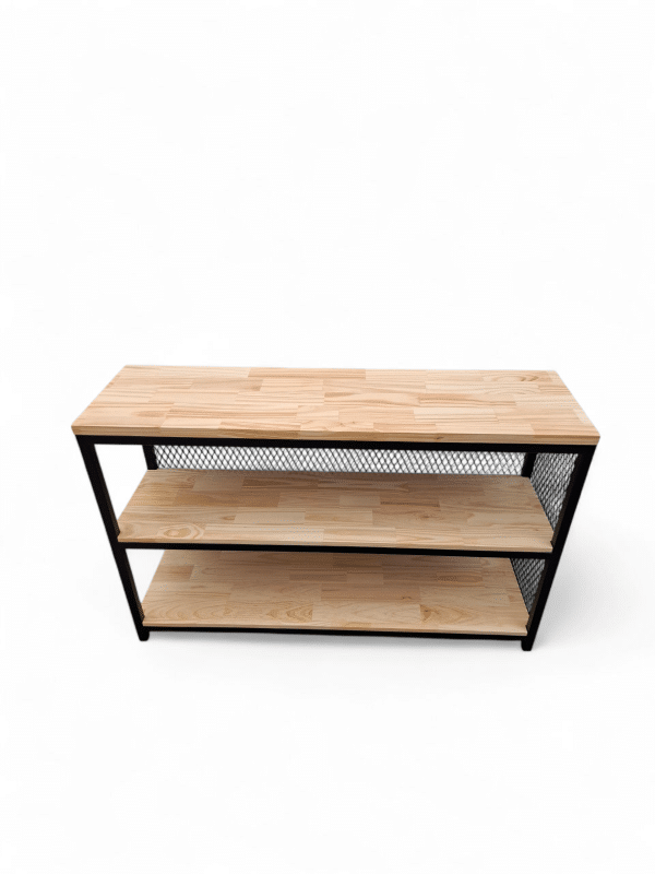 Mesa recibidor de madera con estructura metálica negra y estantes abiertos, ideal para organizar entradas o pasillos con estilo moderno y funcional.