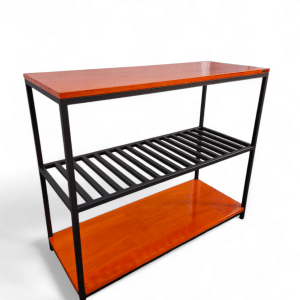 Repisa de cocina moderna con estructura de metal negro y estantes de madera. Ideal para almacenar utensilios, especias o decoraciones, maximizando el espacio.