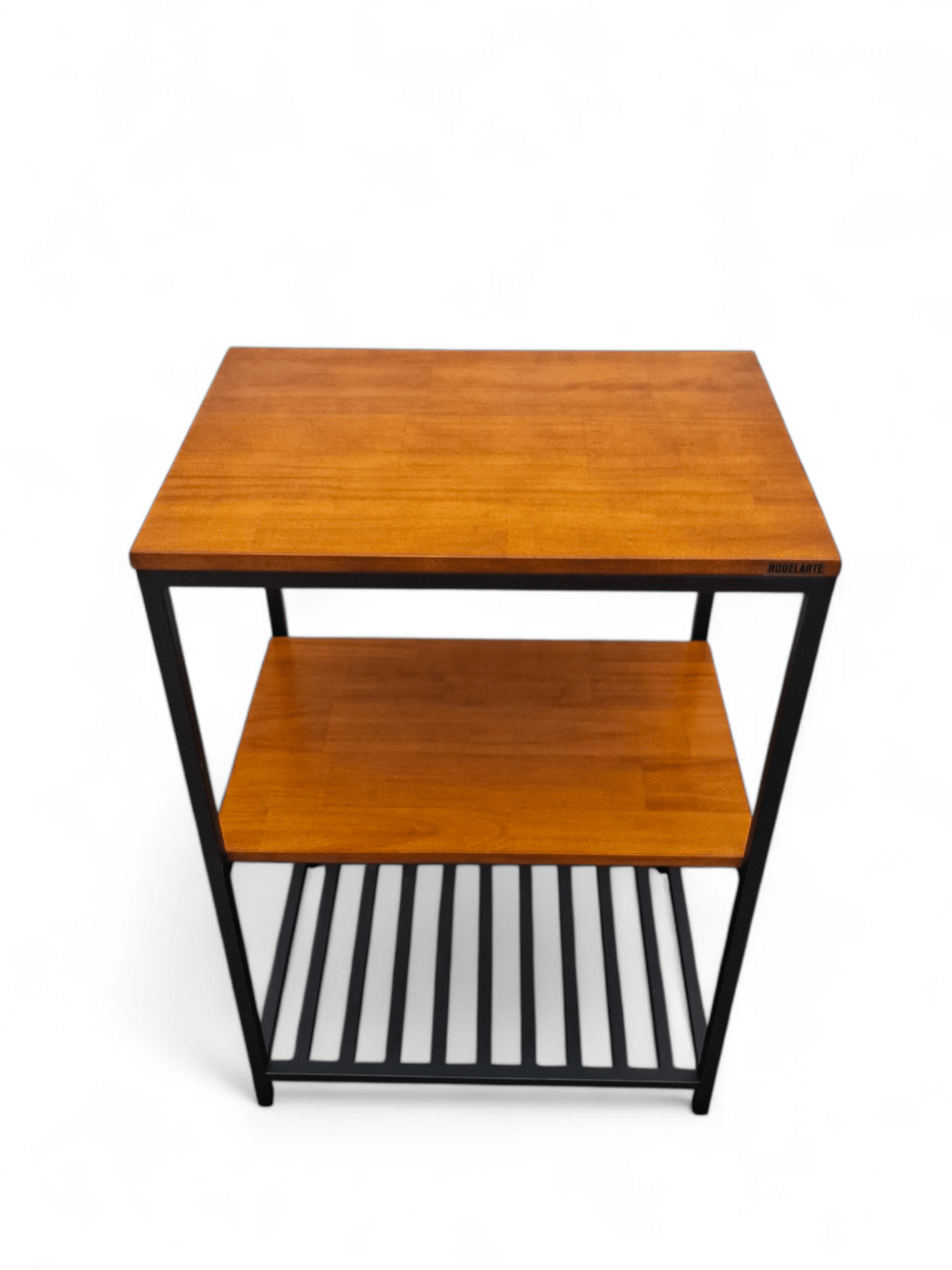 Mesita revistero de madera y metal con diseño moderno. Incluye dos niveles para almacenamiento, ideal para organizar revistas o decoraciones en la sala de estar.