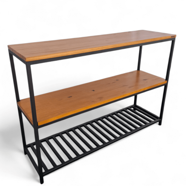 Mueble auxiliar minimalista para cocina, con estantes de madera y estructura metálica negra, ideal para almacenar utensilios o ingredientes. Perfecto como alacena auxiliar de cocina.