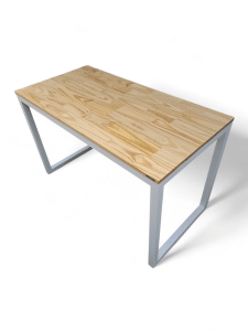 Mesa de comedor blanca con patas metálicas, tablero de madera clara. Diseño moderno ideal para comedores contemporáneos, aporta elegancia y funcionalidad al espacio.