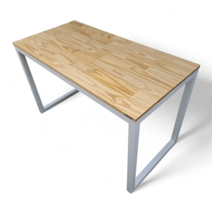 Mesa de comedor blanca con patas metálicas, tablero de madera clara. Diseño moderno ideal para comedores contemporáneos, aporta elegancia y funcionalidad al espacio.