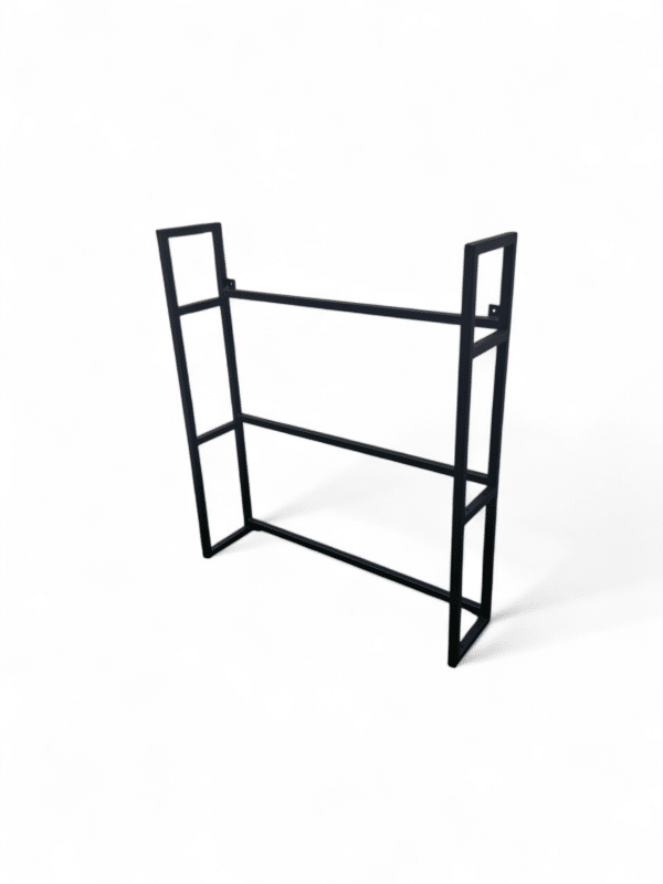 Estructura Versátil para Estanterías de Roble Estructura metálica negra para estantería, ideal para sostener estantes de roble. Diseño minimalista y robusto, perfecta para organizar libros y decorar espacios modernos.