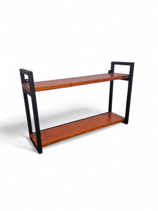 Estante Industrial con Doble Repisas Únicas Estante moderno con estructura de metal negro y dos superficies de madera. Ideal para exhibir libros o decoraciones en una sala de estar o estudio. Diseño minimalista y funcional.