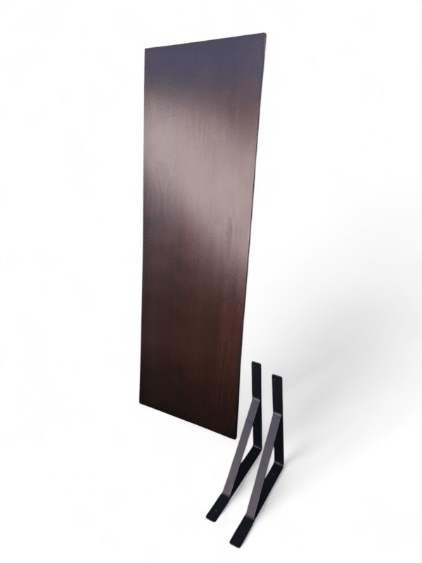 Mueble Industrial de Almacenamiento Óptimo Estante de madera vertical con acabado oscuro y soportes metálicos. Ideal para organizar libros o exhibir decoraciones en casa o en la oficina.