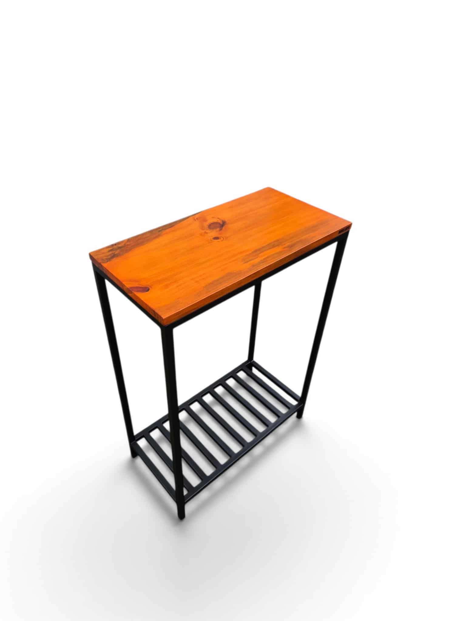 Mesa recibidor de estilo industrial con superficie de madera y estructura de hierro negro. Ideal para entradas modernas, combina durabilidad y diseño funcional.