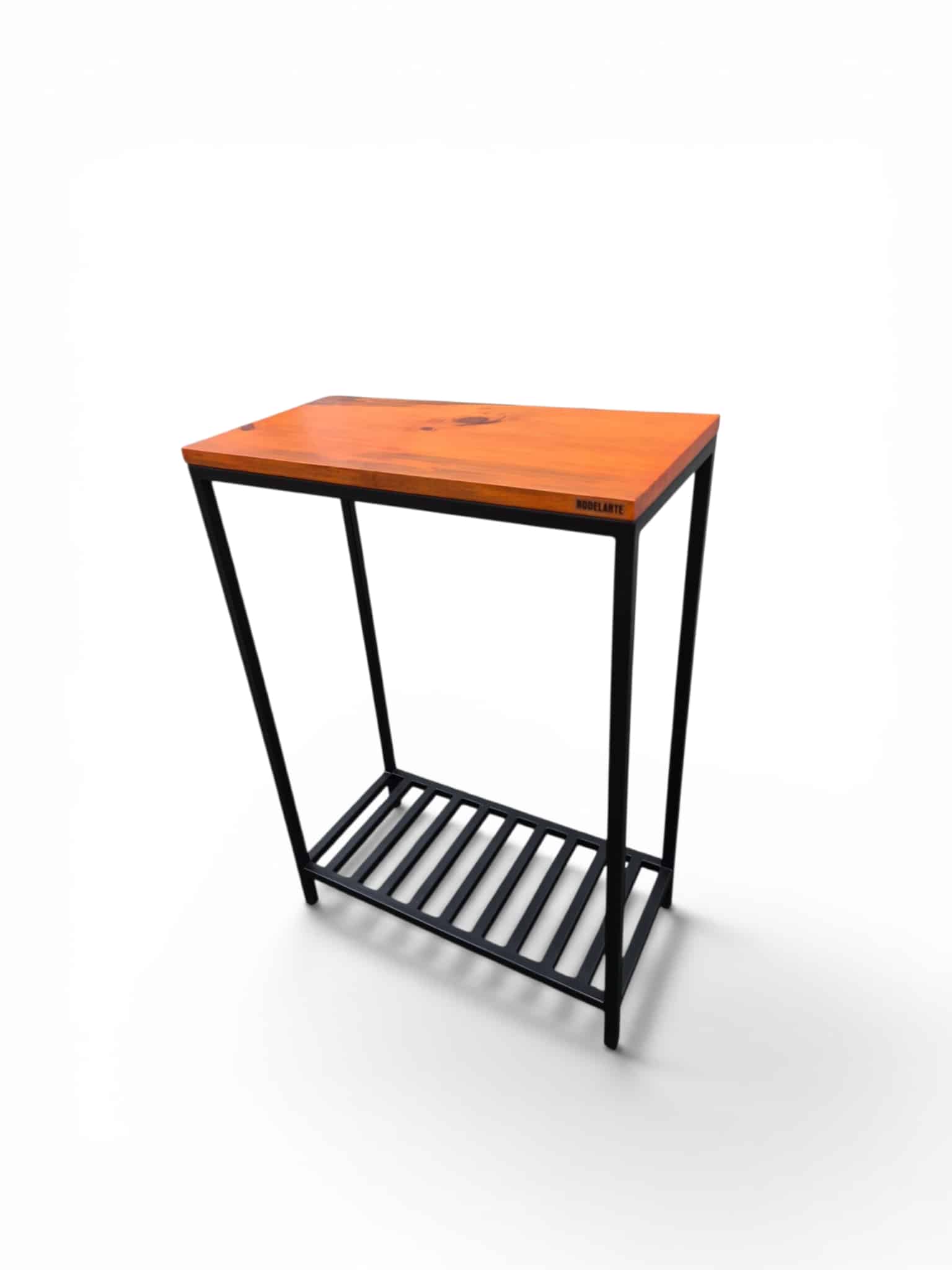 Mesa recibidor de estilo industrial con estructura de hierro negro y superficie de madera. Ideal para entradas, combinando funcionalidad y diseño moderno.