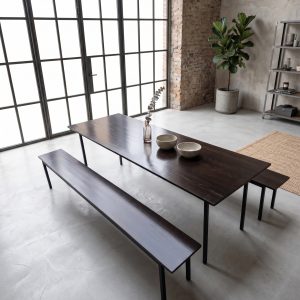 Mesa y Bancos de Comedor Industrial (ambientada IA)