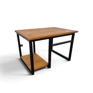 Mesada de baño moderna con estructura de metal negro y superficie de madera. Incluye un estante inferior para almacenamiento adicional. Ideal para baños pequeños y organización eficiente.