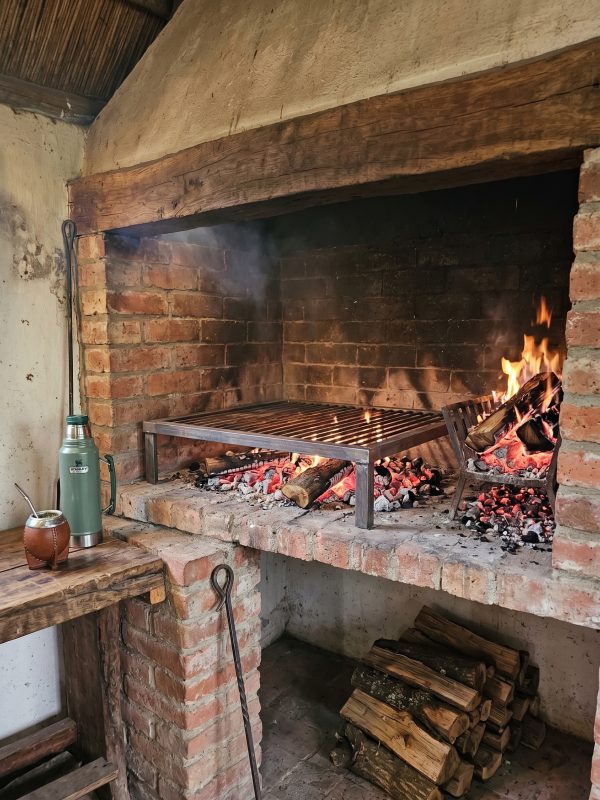Parrilla de Hierro Para Asado (ambientada IA)