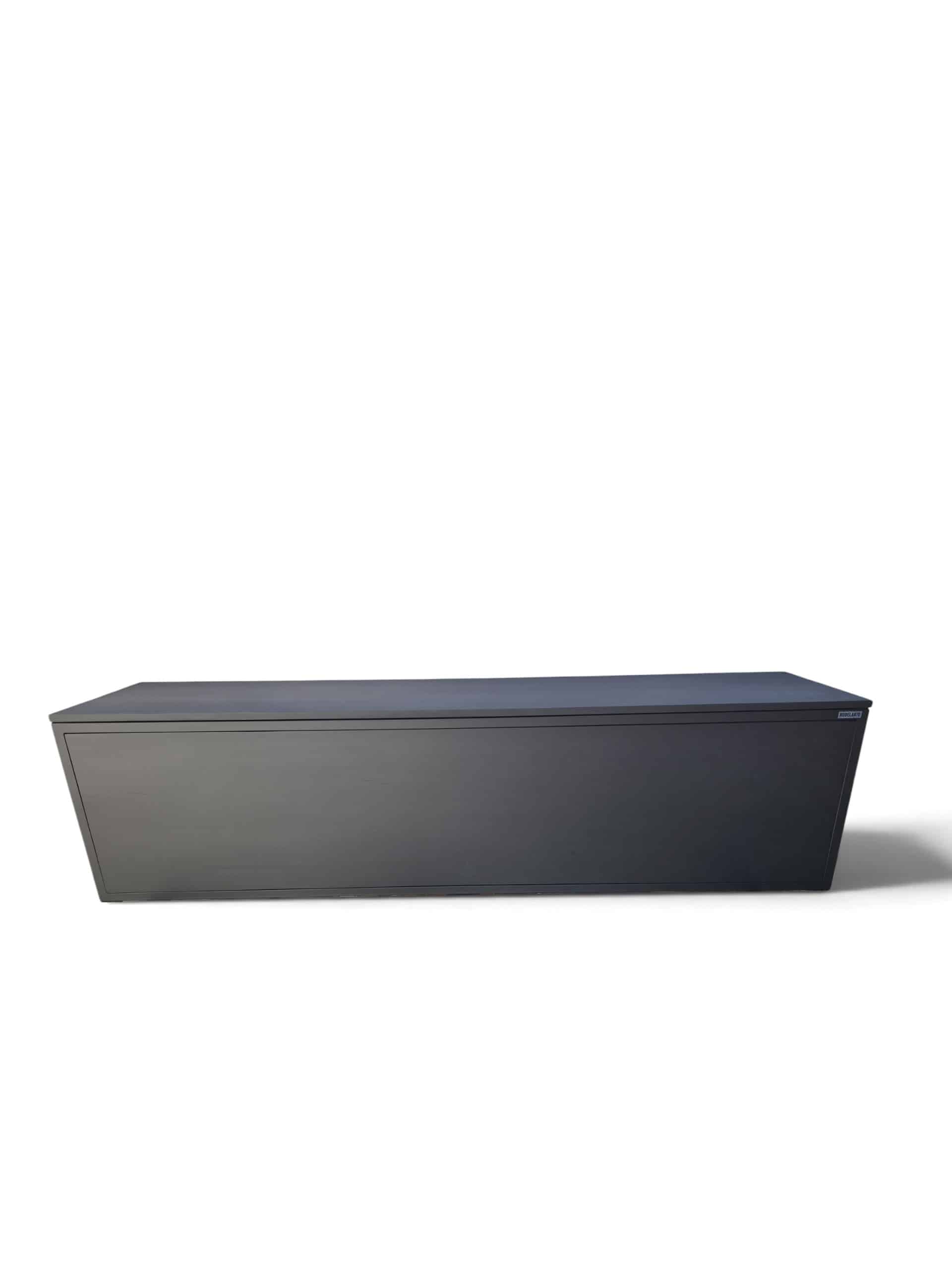 Baúl organizador de 180x50x40 cm en negro satinado, ideal para almacenamiento en alacenas, aparadores o como pie de cama, con tapa de apertura asistida
