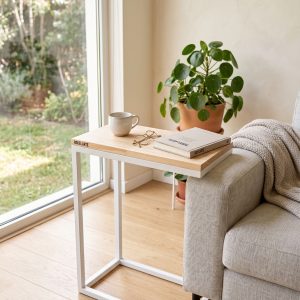 Mesita De Sillón Clara (ambientada IA)