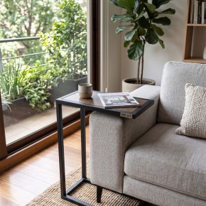 Mesita De Sillón Oscura (ambientada IA)
