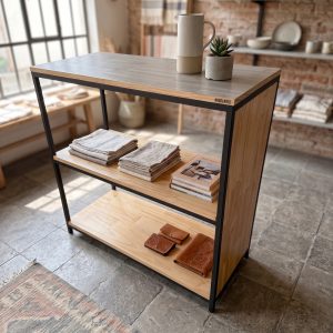 Mesa Mostrador con Estantes (ambientada IA)