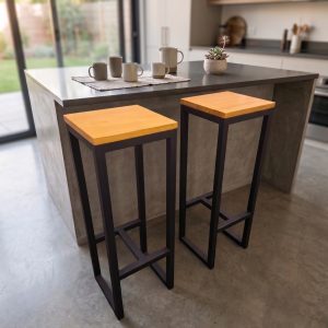 Taburete Banqueta (ambientada IA)