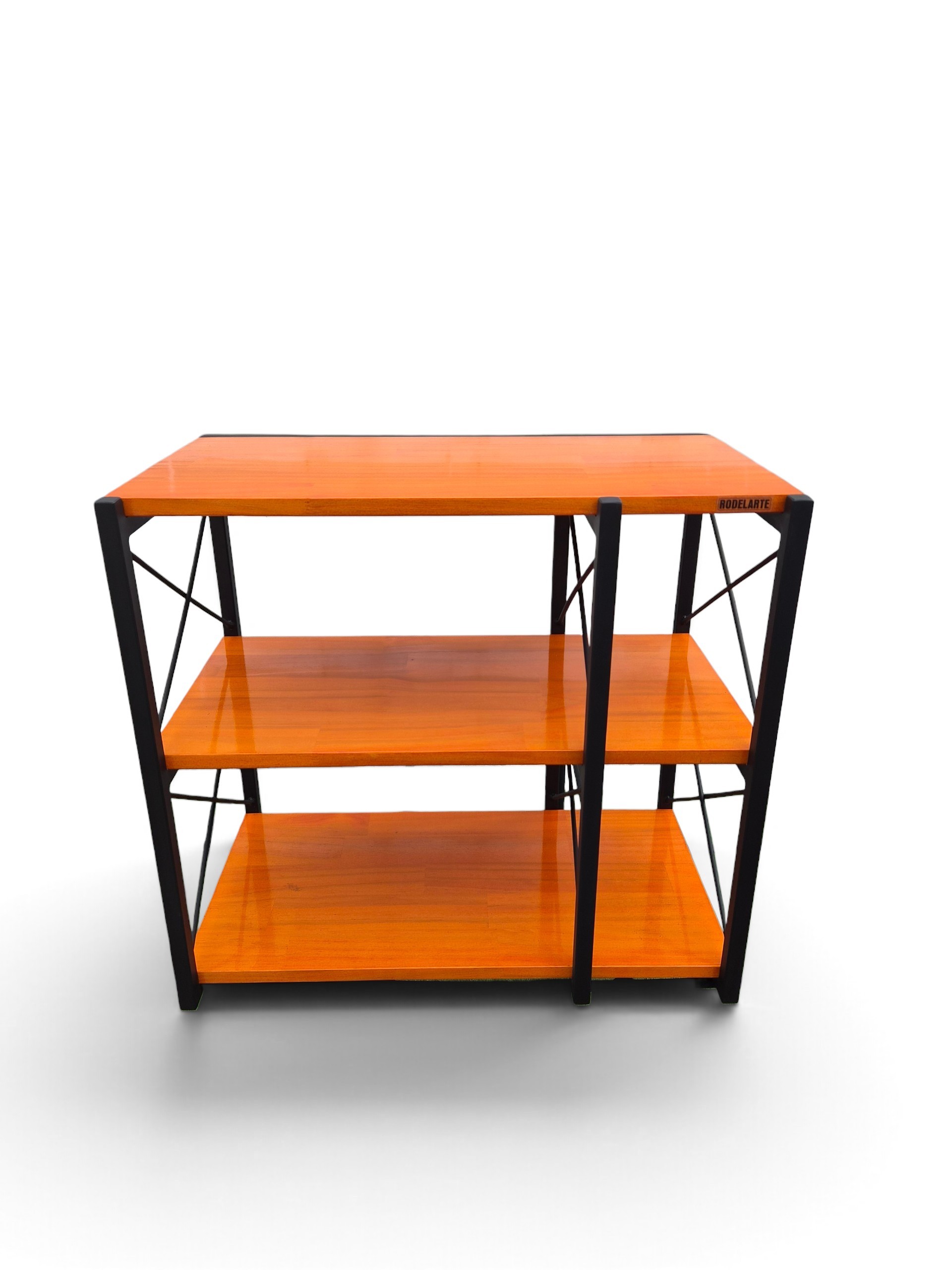 Biblioteca chica estilo industrial de tres niveles, madera tono cedro, estructura negro satinado. Ideal para organizar y exhibir objetos en la oficina o el hogar