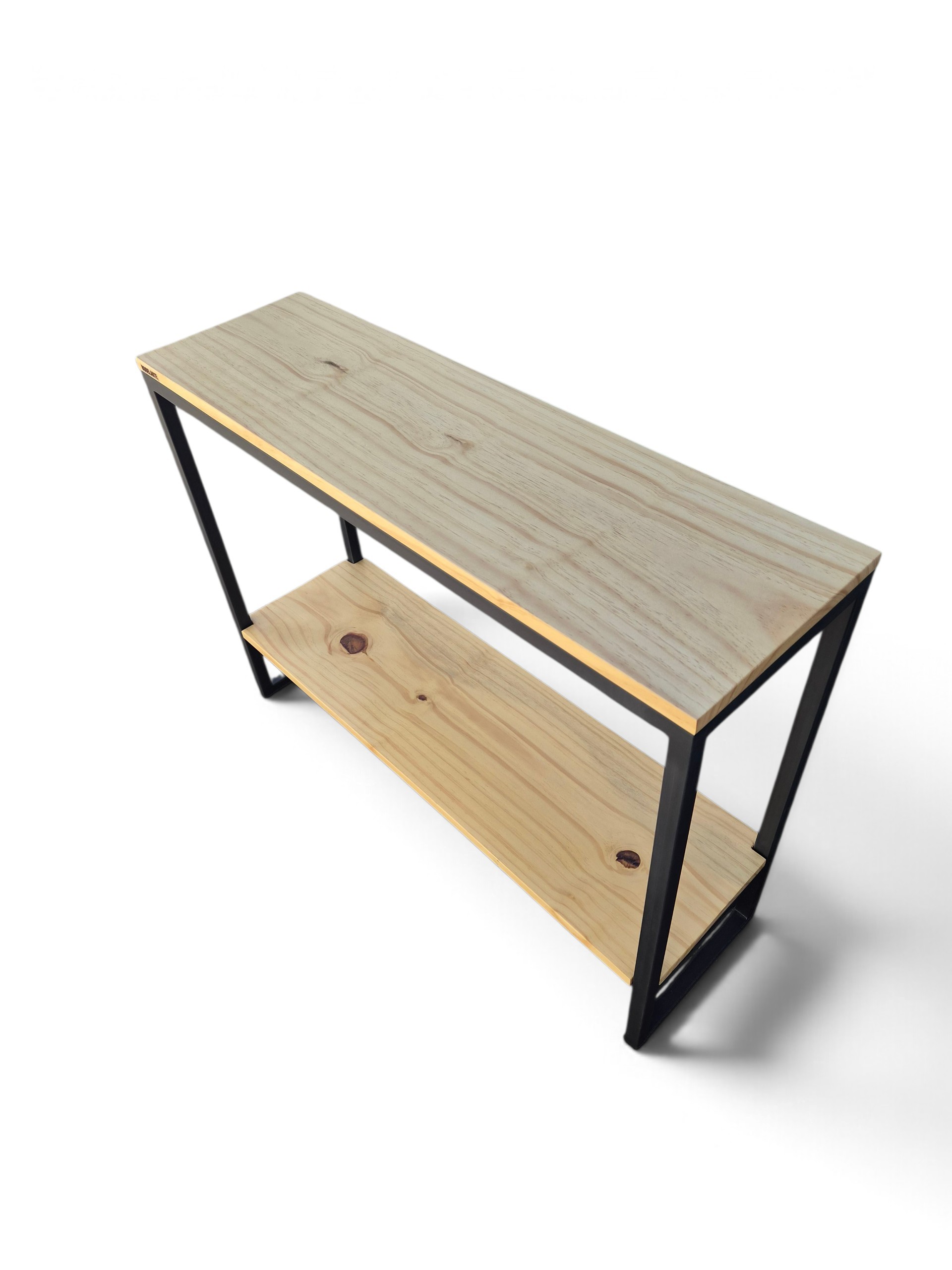 Consola recibidor de madera tono cristal con estructura en negro satinado, ideal para entradas. Cuenta con un estante inferior para maximizar el almacenamiento