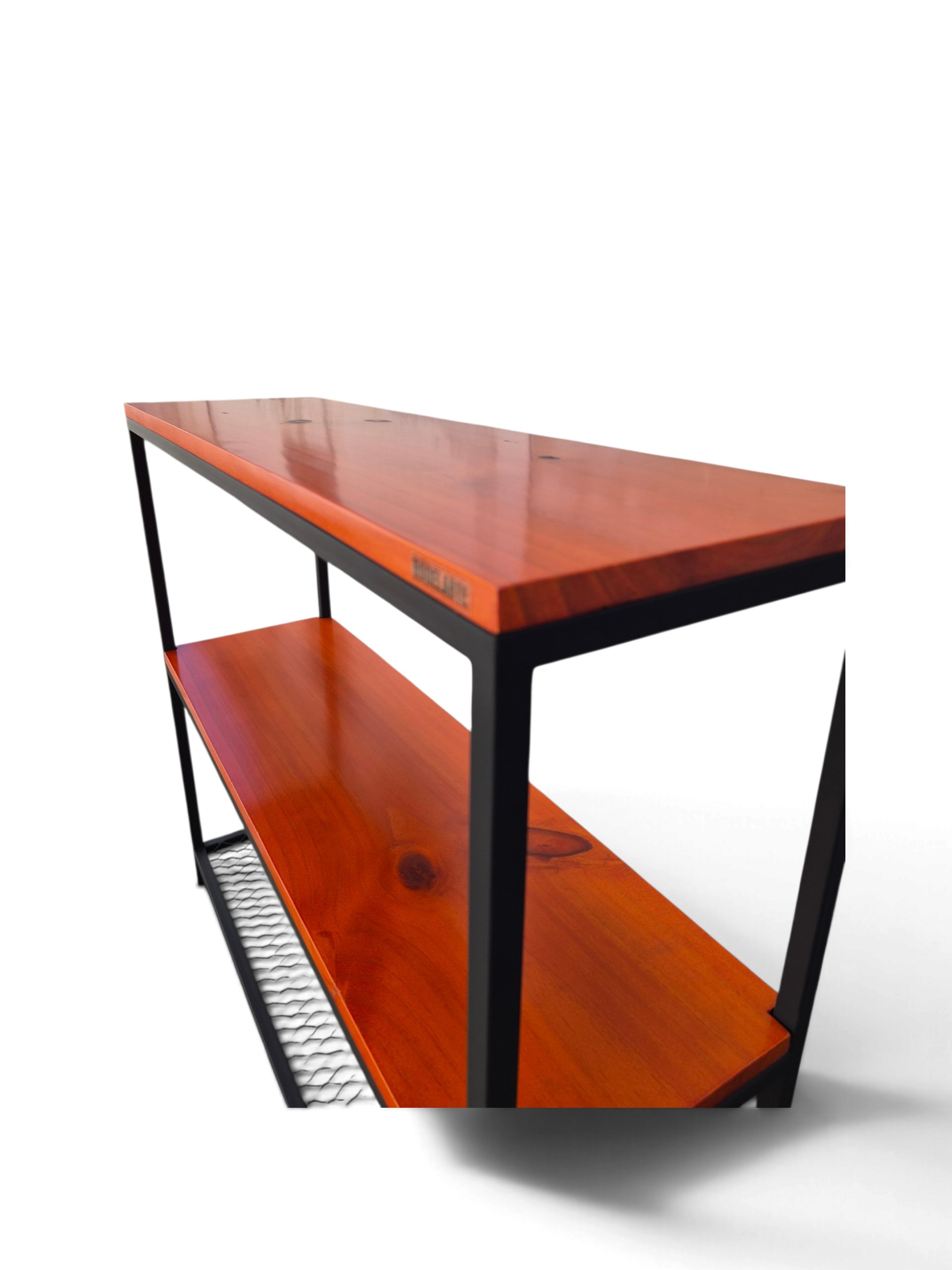 Organizador Recibidor con Madera de Cedro y estructura Negra Satinada, dos estantes y base de malla metálica. Ideal para entrada, organiza calzado y accesorios. Medidas: 100x90x30cm
