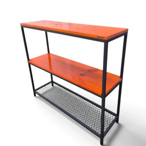 Organizador recibidor de 100x90x30 cm, en madera de cedro y estructura negra satinada. Incluye dos estantes y base de malla metálica, ideal para calzado en entradas
