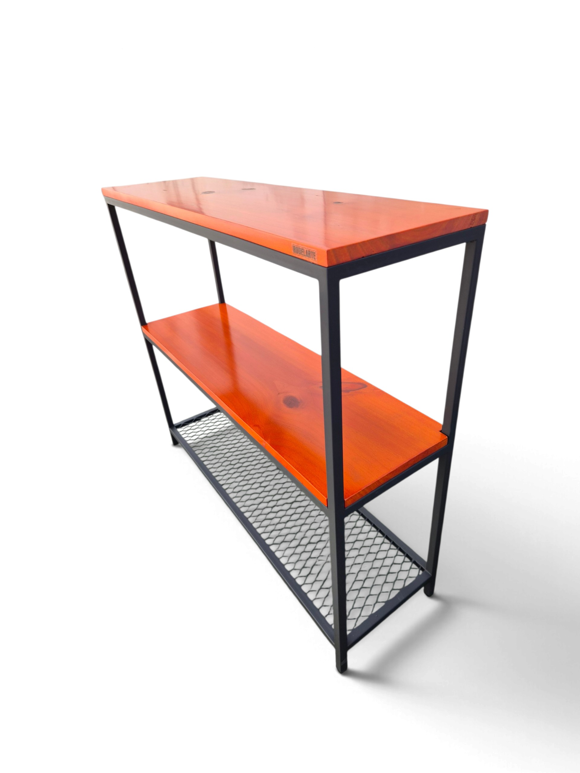 Organizador recibidor de hierro negro satinado y madera cedro, con estantes y base de malla metálica ideal para calzado, optimiza tus espacios de entrada con estilo y funcionalidad