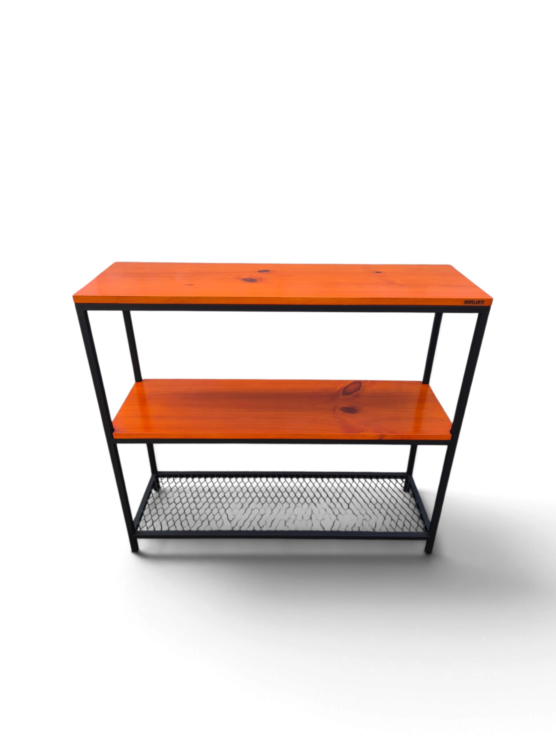 Organizador Recibidor de madera tono cedro con estructura negro satinado, dos estantes y base de malla metálica para calzado, ideal para entradas