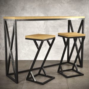 Mesa alta con dos taburetes de diseño industrial. Estructura de metal negro y superficies de madera clara, con patas formando un patrón geométrico moderno sobre fondo gris.