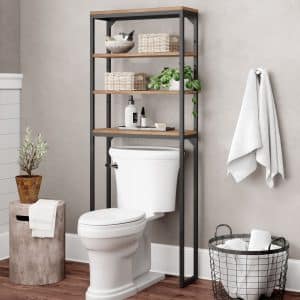 Estantería de baño sobre inodoro, con estructura metálica negra y baldas de madera. Incluye estantes con cestas de mimbre y plantas decorativas. Ideal para almacenamiento y organización.